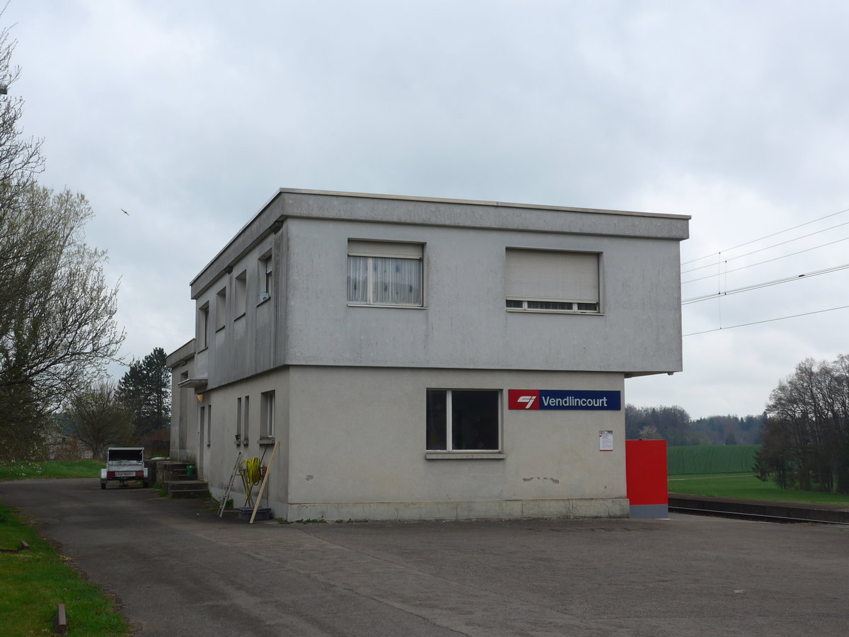 (179'353) - Der Bahnhof am 2. April 2017 in Vendlincourt