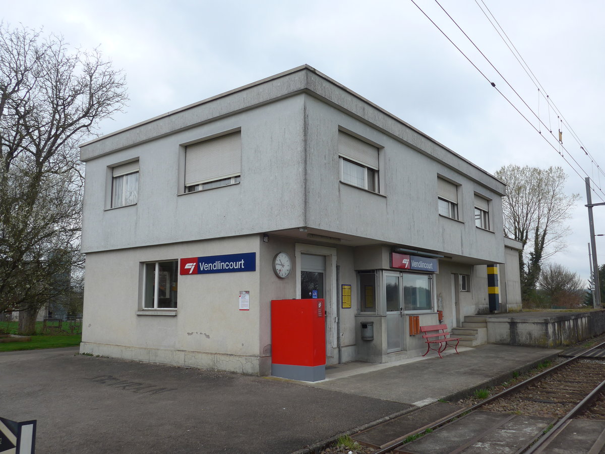 (179'354) - Der Bahnhof am 2. April 2017 in Vendlincourt