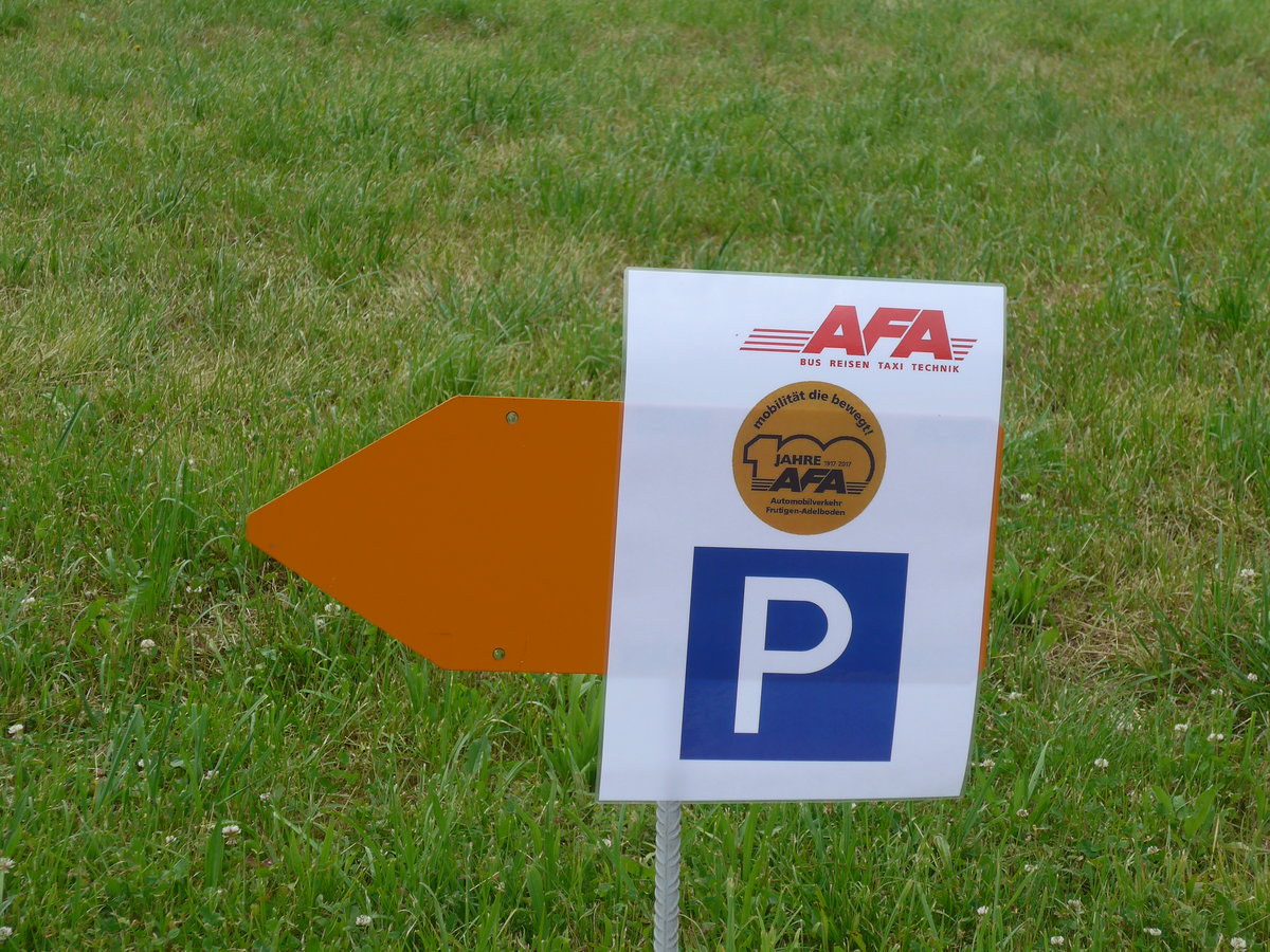 (181'693) - Wegweiser zum AFA-Parkplatz am 1. Juli 2017 in Frutigen