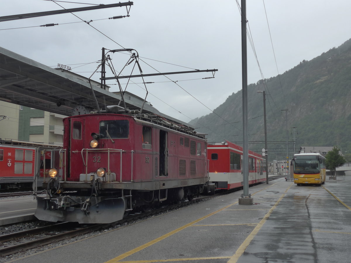 (181'887) - FO-Lokomotive - Nr. 32 - am 9. Juli 2017 im Bahnhof Brig
