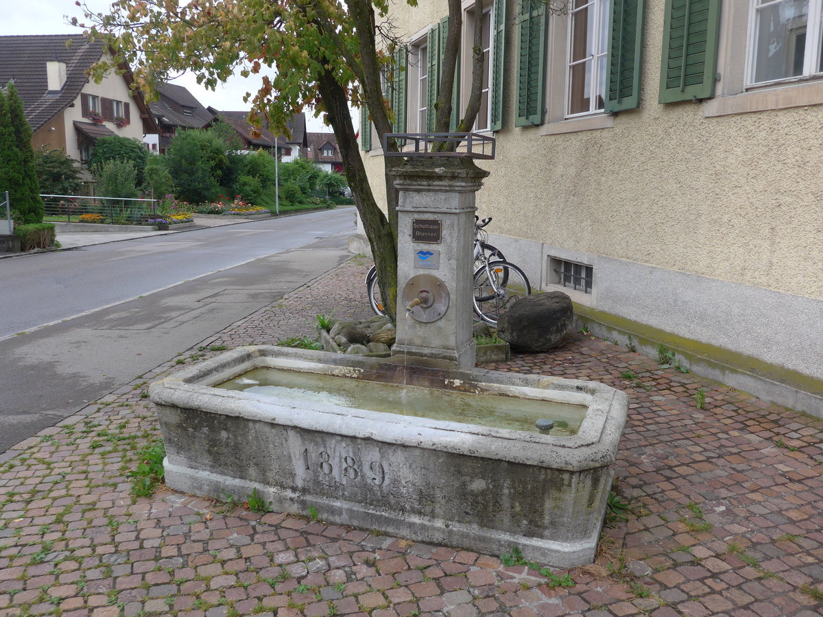 (181'921) - Schulhaus-Brunnen von 1889 am 10. Juli 2017 in Volketswil