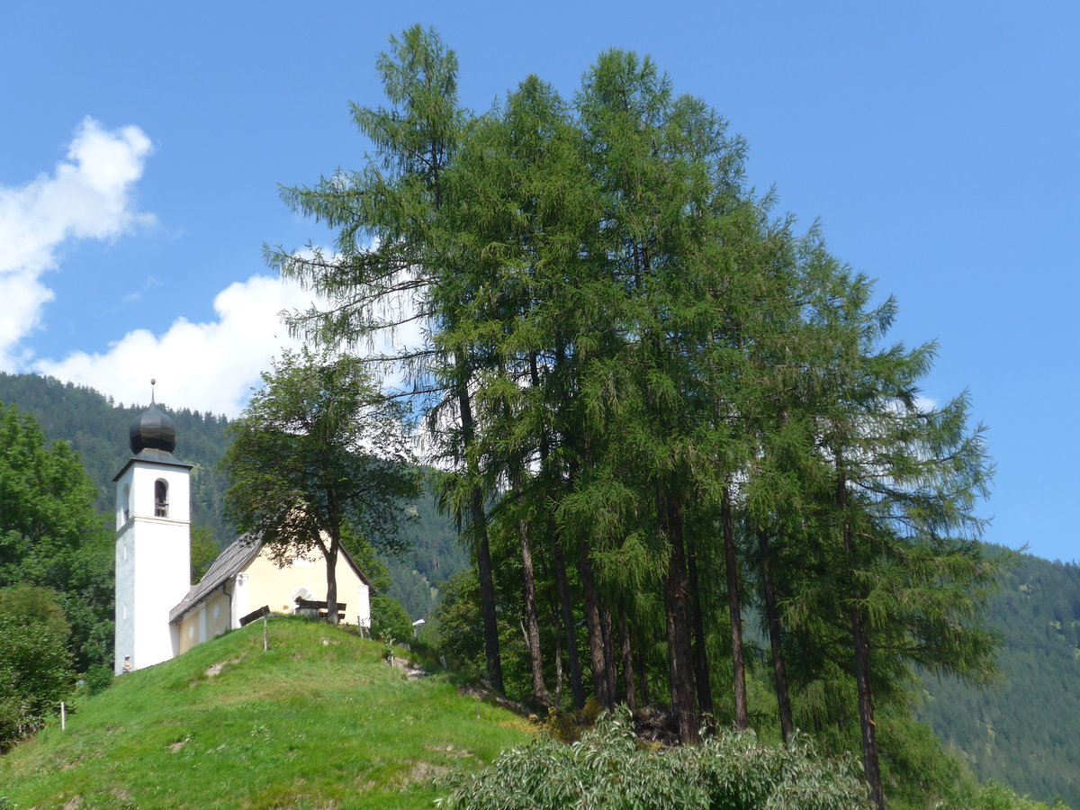 (182'743) - Kirche und Bume am 5. August 2017 in Martina