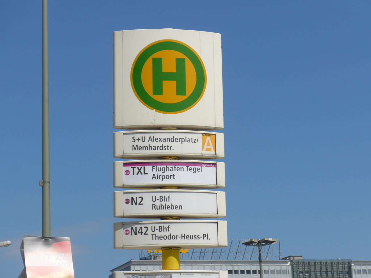 (183'349) - Bus-Haltestelle - Berlin, S+U Alexanderplatz/Menhardstr. - am 10. August 2017