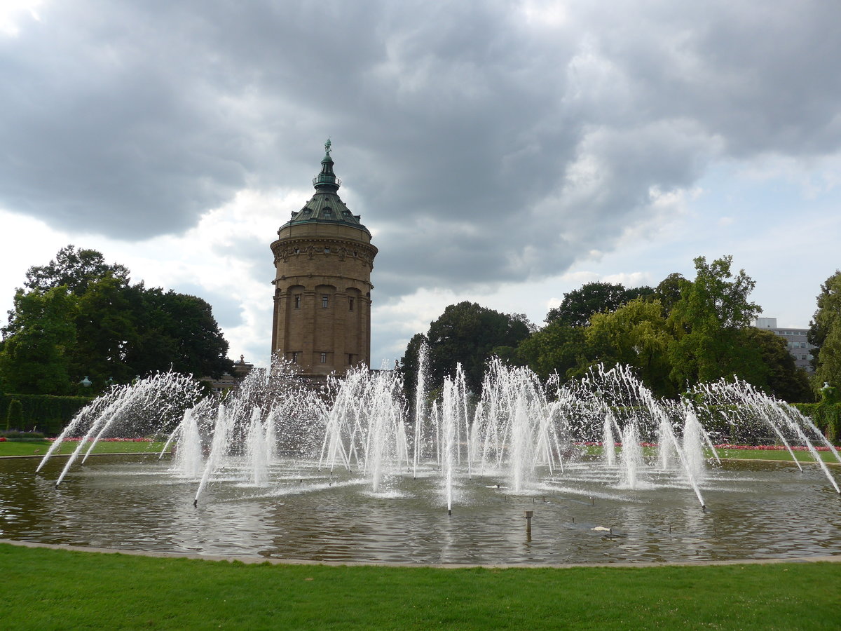 (183'787) - Springbrunnen und der Wasserturm am 21. August 2017 in Mannheim