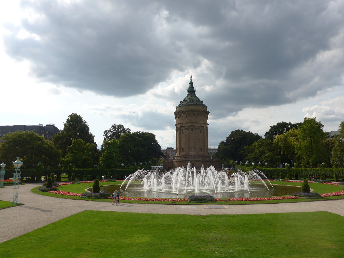 (183'790) - Springbrunnen und der Wasserturm am 21. August 2017 in Mannheim
