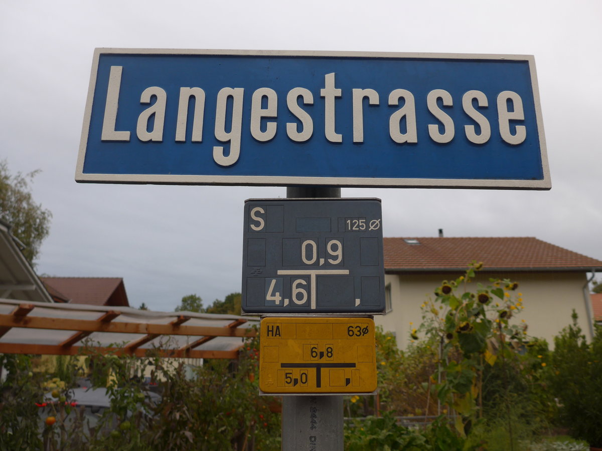 (185'742) - Strassenschild - Langestrasse - am 2. Oktober 2017 in Thun-Lerchenfeld