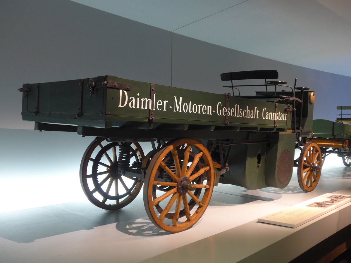 (186'321) - Daimler Motor-Lastwagen von 1898 am 12. November 2017 in Stuttgart, Mercedes-Benz Museum