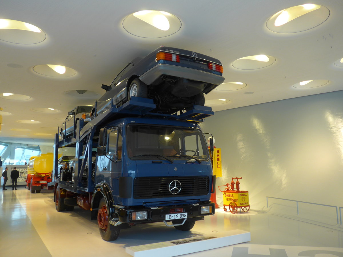 (186'391) - Mercedes-Benz 1624 Autotransporter von 1980 - LB-LS 838 - am 12. November 2017 in Stuttgart, Mercedes-Benz Museum