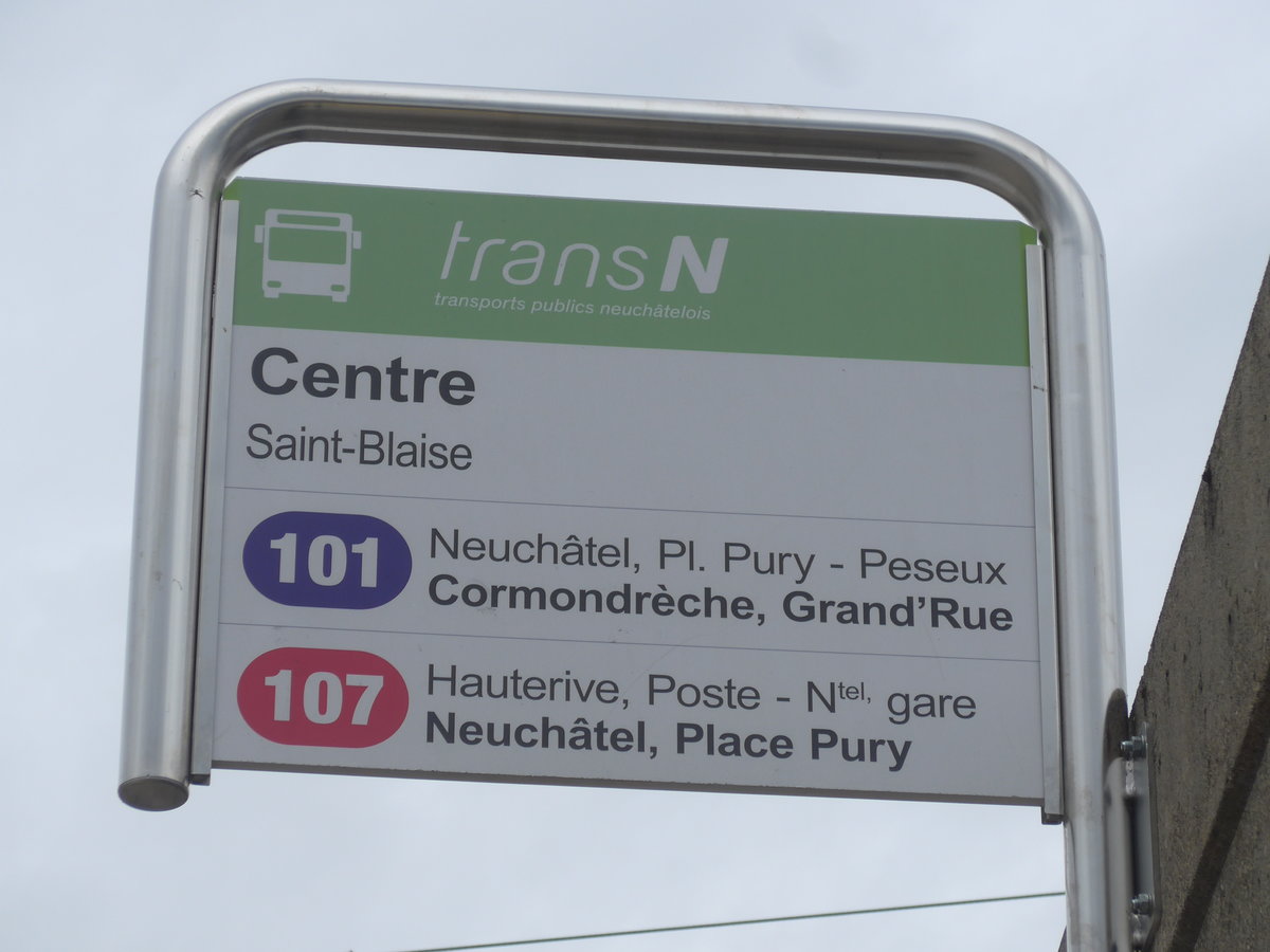 (189'993) - transN-Haltestelle - Saint-Blaise, Centre - am 2. April 2018