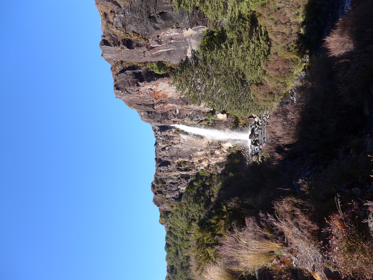 (191'334) - Der Taraniki-Wasserfall am 25. April 2018 bei Whakapapa