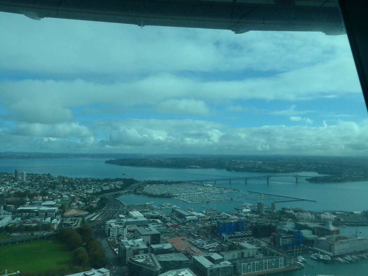 (192'166) - Auckland am 1. Mai 2018 vom Sky Tower aus