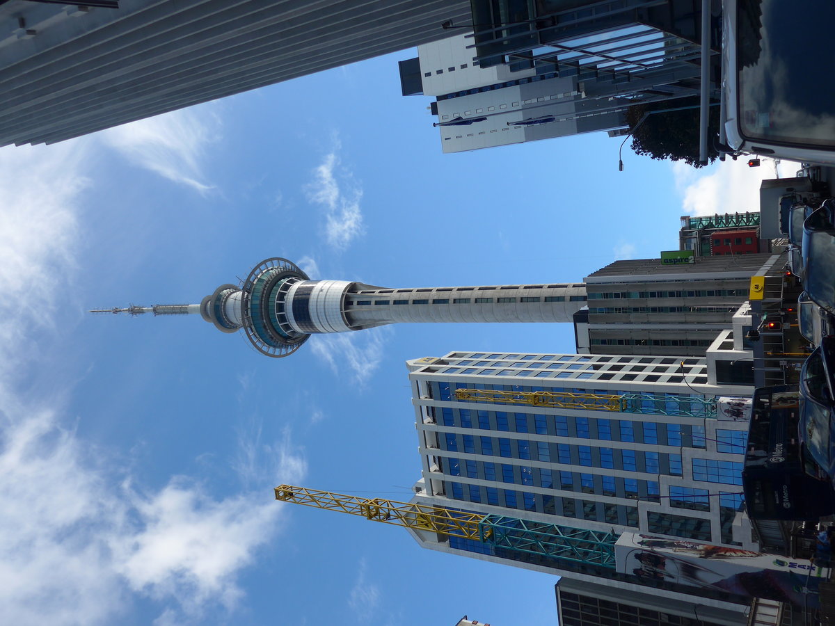 (192'198) - Der Sky Tower am 1. Mai 2018 in Auckland