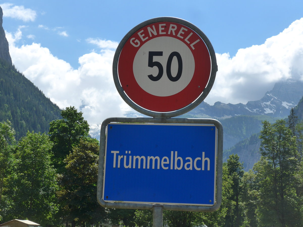 (194'432) - Ortstafel von Trmmelbach mit Hchstgeschwindigkeit am 25. Juni 2018 