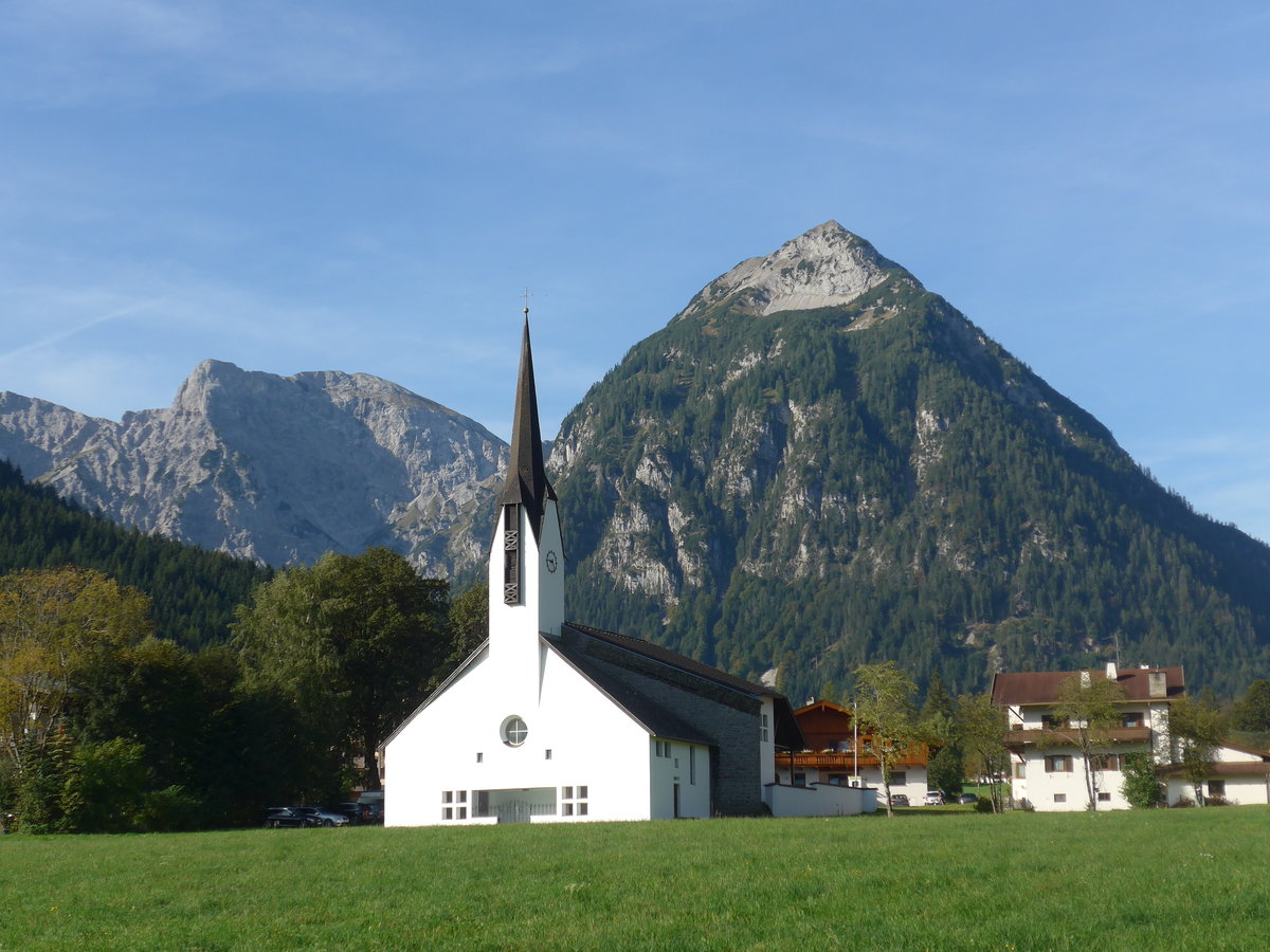 (196'743) - Kirche in Pertisau am 11. September 2018