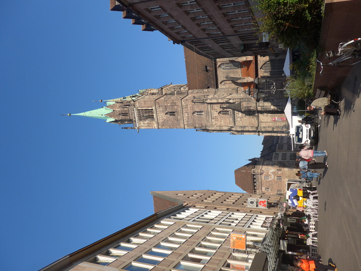 (198'317) - Die Lorenzkirche am 16. Oktober 2018 in Nrnberg