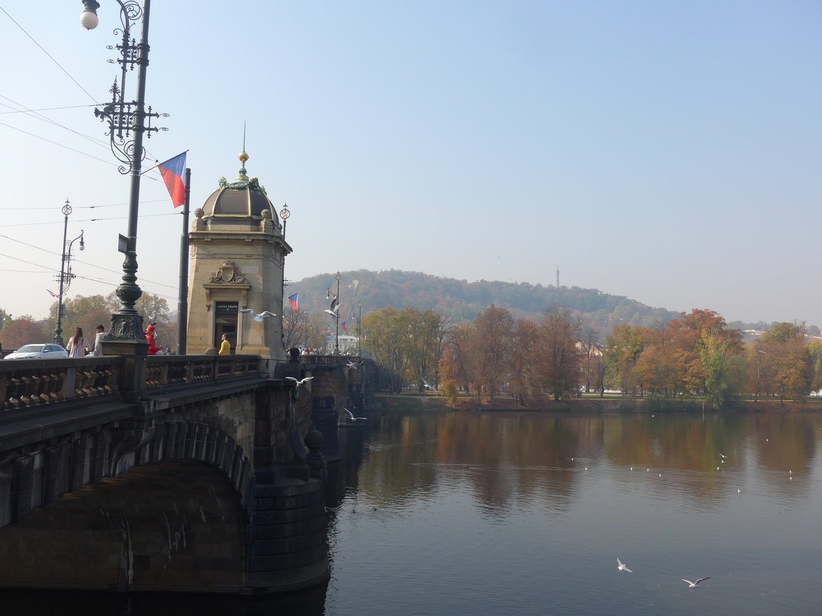 (198'388) - Brcke der Legionen ber die Moldau am 18. Oktober 2018 in Praha
