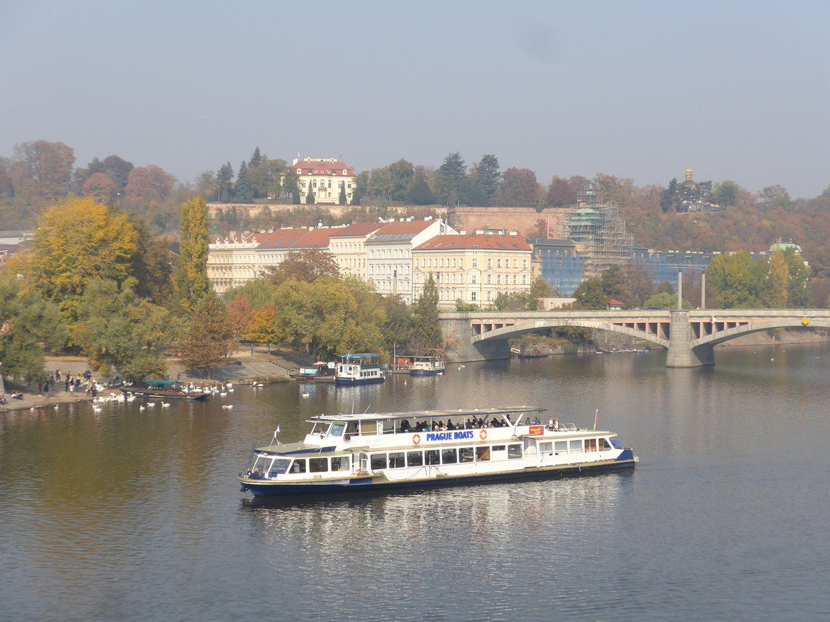 (198'406) - Schiff von Prague Boats auf der Moldau am 18. Oktober 2018 in Praha