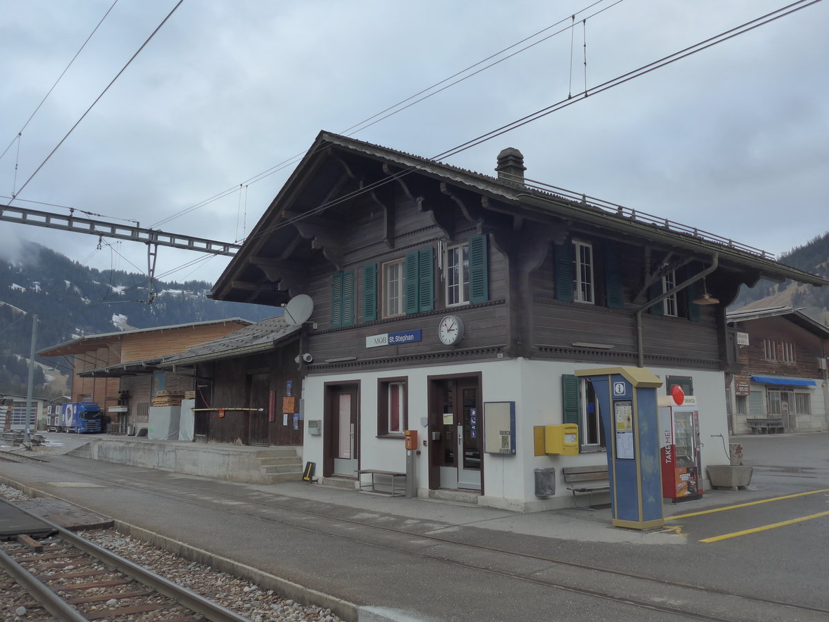 (200'642) - Der Bahnhof von St. Stephan am 6. Januar 2019