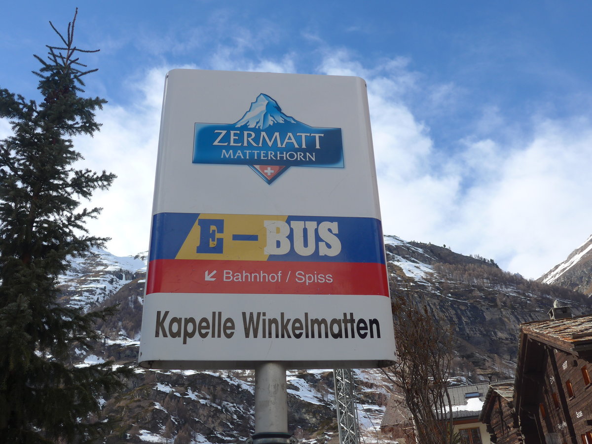(201'885) - E-Bus-Haltestelle - Zermatt, Kapelle Winkelmatten - am 3. Mrz 2019 