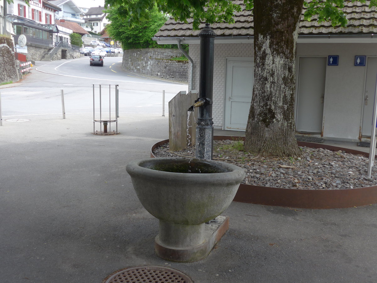 (205'572) - Brunnen am 27. Mai 2019 beim Bahnhof Entlebuch