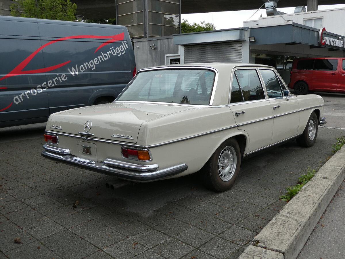 (237'533) - Mercedes am 26. Juni 2022 in Niederwangen