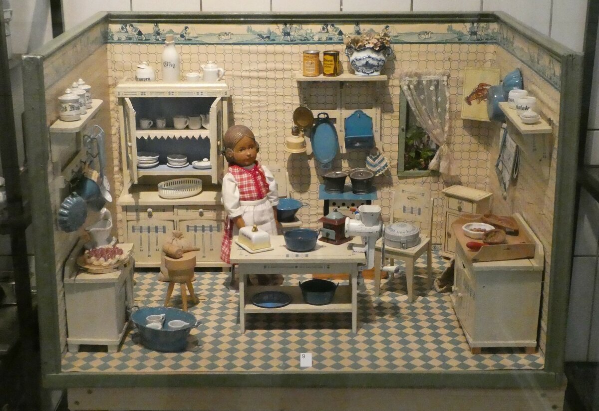 (241'512) - Spielkche am 18. Oktober 2022 in Spiez, Spielzeugmuseum
