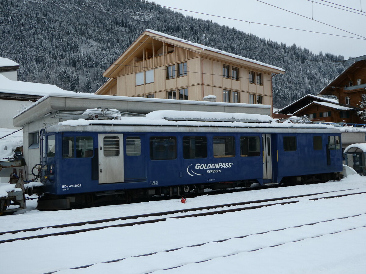 (243'852) - MOB-Triebwagen - Nr. 3002 - am 13. Dezember 2022 im Bahnhof Zweisimmen