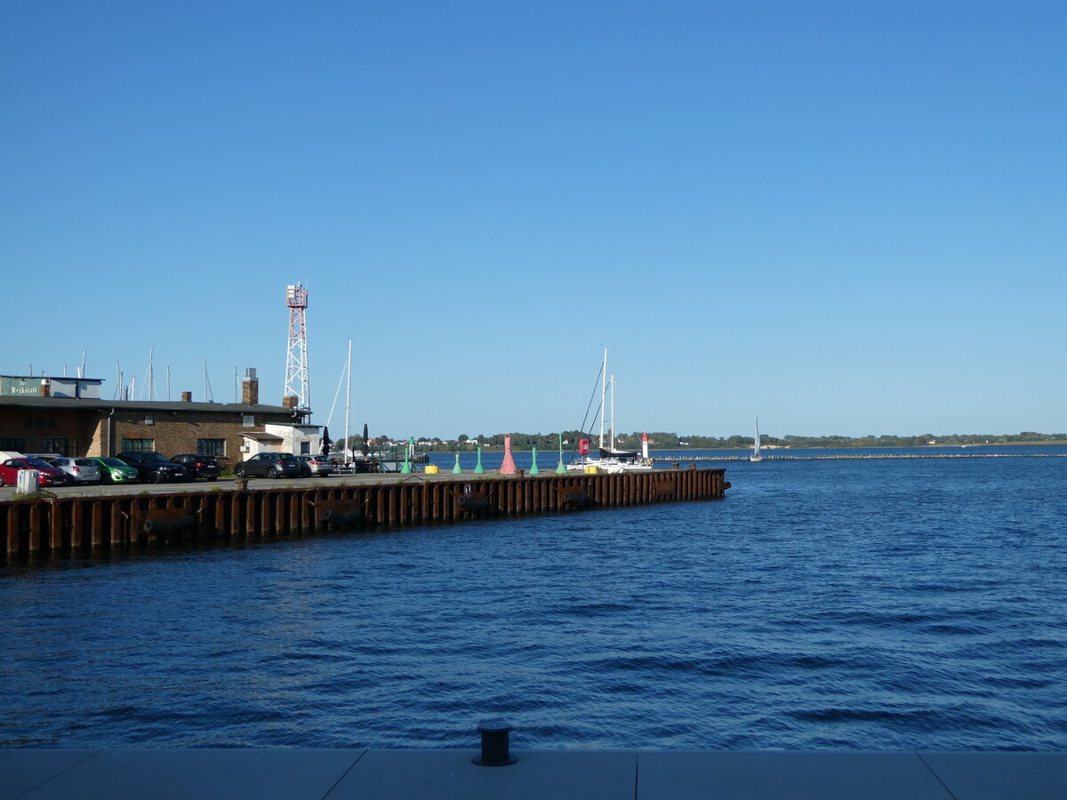 (254'699) - Der Hafen von Stralsund am 2. September 2023
