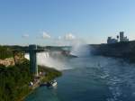 (152'840) - Die Niagara Falls von der Rainbow Brcke aus am 15.