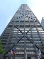 (152'736) - Der John Hancock Tower von unten mit seinen 96 Stockwerken am 14. Juli 2014 in Chicago