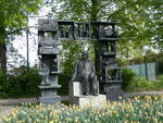 (261'307) - Hans Glas Denkmal am 14. April 2024 in Dingolfing