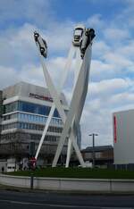 Porsche/906661/283031---kreisel-mit-drei-porsches (283'031) - Kreisel mit drei Porsches am 11. Dezember 2025 in Zuffenhausen, Porsche Museum