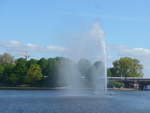 (204'881) - Springbrunnen mit Lombardsbrcke am 11. Mai 2019 in Hamburg