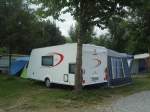 (140'700) - Wohnwagen - BE 180'328 - am 20. Juli 2012 in Yvonand, Camping de la Menthue
