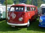 Volkswagen/430177/160337---feuerwehr-thun---be (160'337) - Feuerwehr, Thun - BE 26'568 - VW-Bus am 9. Mai 2015 in Brienz, Camping Aaregg