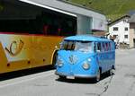 Volkswagen/820446/252568---vw-bus---be-64168 (252'568) - VW-Bus - BE 64'168 - am 9. Juli beim Bahnhof Andermatt