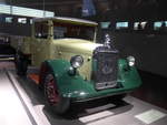 (186'339) - Mercedes-Benz Lo 2000 Diesel Pritschenwagen von 1932 am 12. November 2017 in Stuttgart, Mercedes-Benz Museum
