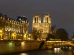 (167'262) - Die Notre Dame beleuchtet am 17. November 2015 in Paris