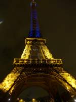 (167'291) - Der Eiffelturm von unten am 17.