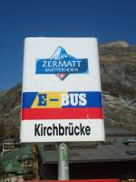 (133'371) - E-Bus-Haltestelle - Zermatt, Kirchbrcke - am 22.