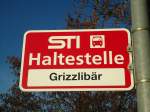 (136'797) - STI-Haltestelle - Lngenbhl, Grizzlibr - am 22. November 2011