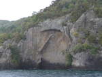 (191'259) - Der Maori-Felsen im Lake Taupo am 24.