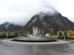 (175'924) - Kreisel mit Brunnen am 19. Oktober 2016 in Maurach