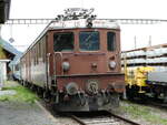 Elektrische Lokomotiven/774903/234882---bls-doppellokomotive-muni---nr (234'882) - BLS-Doppellokomotive Muni - Nr. 275 - am 29. April 2022 im alten Bahnhof Frutigen