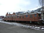 Elektrische Lokomotiven/832909/257250---bls-doppellokomotive-muni---nr (257'250) - BLS-Doppellokomotive Muni - Nr. 275 - am 27. November 2023 im alten Bahnhof Frutigen