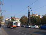 (198'395) - DPP-Tram - Nr. 8695 - am 18. Oktober 2018 in Praha