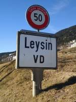 (132'487) - Ortstafel von Leysin mit Geschwindigkeitsbegrenzung am 6. Februar 2011