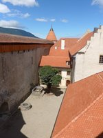 (172'960) - Ausblick am 13. Juli 2016 auf den Innenhof vom Schloss Grandson