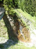 flusse/277294/134511---kleines-wasserfaellchen-im-stockhorngebiet (134'511) - Kleines Wasserfllchen im Stockhorngebiet am 26. Juni 2011