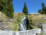 (255'780) - Kleiner Wasserfall am 1. Oktober 2023 auf der Engstlenalp